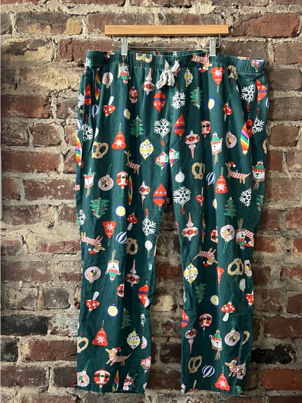 Old Navy Green Holiday Ornament Print Pajama Pants